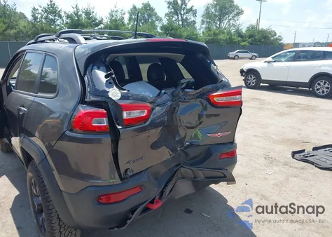 2017 Jeep Cherokee Trailhawk z USA, uszkodzony, nr VIN 1C4PJMBS6HW561281